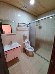 Phòng Giường Đôi Có Phòng Tắm Riêng (Double Room with Private Bathroom)