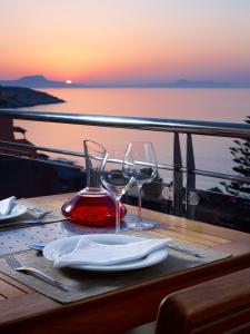 Macaris Suites & Spa