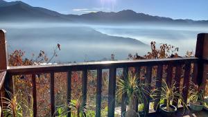 Giường Đôi Lớn Hướng Núi (Queen Bed Mountain View)