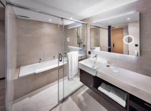 Phòng Hai Giường Đơn Loại Sang (Deluxe Twin Room)