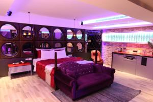 Phòng Giường Đôi Lớn Loại Sang (Deluxe Queen Room)
