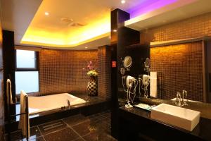 Phòng Superior giường đôi lớn (Superior Queen Room)