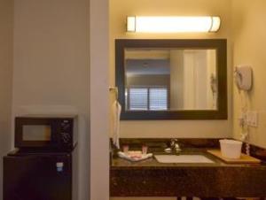 Room #18121413 room in Hollywood City Inn