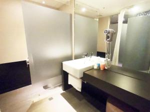 Comfort Twin Room without Window and Bathtub