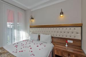 Single Room room in Aristocrat Hotel