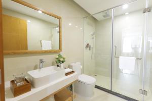 Premier Partial Ocean View Double Room with Balcony