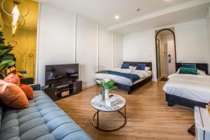 Phòng Deluxe Giường Đôi Có Ban Công (Deluxe Double Room with Balcony)