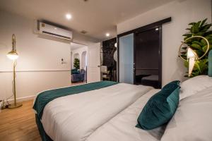Suite 2 Phòng Ngủ (Two-Bedroom Suite)