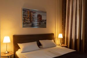 Triple Room with Private Bathroom room in Hotel-Pension Charlottenburg