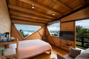 Phòng Tiêu Chuẩn Hướng Biển Giường Đôi Có Ban Công (Standard Double Sea View Balcony)