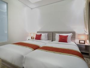Phòng Hai Giường Đơn Loại Sang (Deluxe Twin Room)