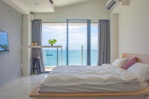 Phòng Giường Đôi/2 Giường Đơn Nhìn Ra Biển (Double or Twin Room with Sea View)