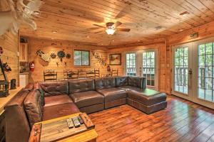 Holiday Home room in Cottage with Hot Tub and Rustic Charm 2 Mi to Downtown