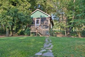 Apartment room in Heartwood Cottage 2 Mi from Blue Ridge Parkway!