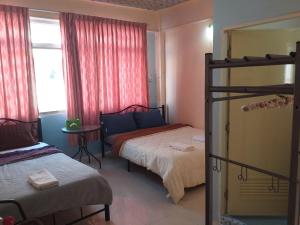 Phòng 3 Người Có Phòng Tắm Riêng (Triple Room with Private Bathroom)