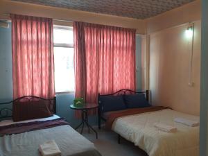 Phòng 3 Người Có Phòng Tắm Riêng (Triple Room with Private Bathroom)