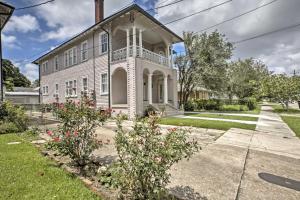 Traditional New Orleans Apt with Porch in River Bend in New Orleans