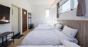 Phòng Bốn Người Có Phòng Tắm Riêng (Quadruple Room with Private Bathroom)