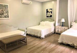 Phòng 4 người nhìn ra vườn (Quadruple Room with Garden View)