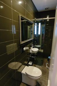 Superior Twin/Triple Studio with Ensuite Bathroom room in Bayswater Boutique Lodge
