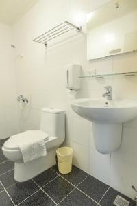 Phòng 4 Người Có Ban Công (Quadruple Room with Balcony)