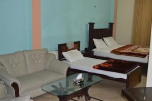 Deluxe Double Room with Extra Bed room in Islamabad Travel Lodge