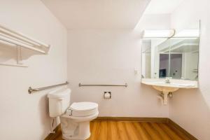 Queen Room - Disability Access - Roll in Shower room in Motel 6-Dayton, OH