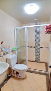 Phòng 4 Người Có Phòng Tắm (Quadruple Room with Bathroom)