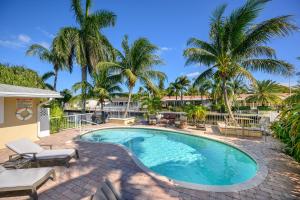 Gorgeous Canal Home with Private Pool & Dock home in Pompano Beach