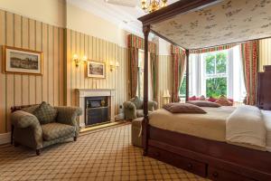 Honeymoon Suite with Bath and Shower room in Victoria House
