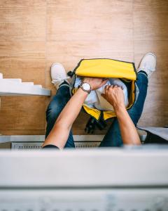 Giường Đơn Trong Phòng Nghỉ Tập Thể Cho Cả Nam Và Nữ (Single Bed in Mixed Dormitory Room)