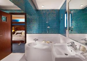 Superior Twin Room - Non-Smoking room in Crowne Plaza Athens City Centre