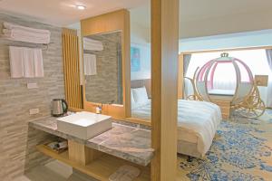 Kid-friendly Family Room with Kids Play bed