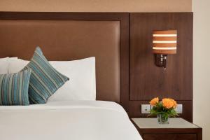 King Room - Non-Smoking, Guaranteed Late Check-out (2 pm), 20% off F&B room in Ramada by Wyndham Dubai Deira