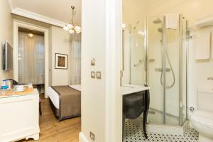 Deluxe Double Room room in Meroddi Galata Mansion