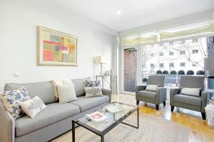Two-Bedroom Apartment with Terrace room in Genteel Home Retiro