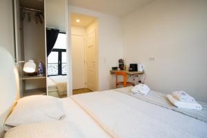 Double Room with Private Bathroom room in Charming Apartments near Avenue Louise