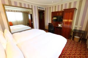 Phòng đoi nhỏ hoặc phòng 2 giường đơn (Small Double or Twin Room)