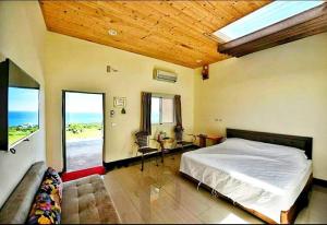 Phòng Có Giường Cỡ Queen Nhìn Ra Biển (Queen Room with Sea View)