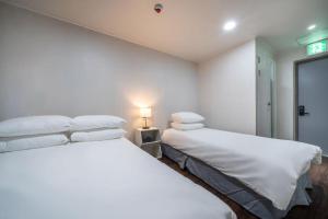Phòng Hai Giường Đơn Loại Sang (Deluxe Twin Room)