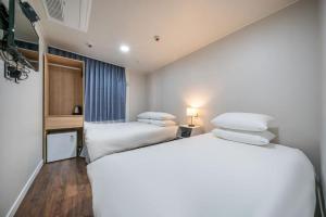 Phòng Hai Giường Đơn Loại Sang (Deluxe Twin Room)