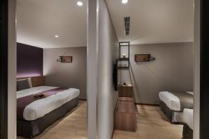 Quadruple Room with 2 Bathrooms, without Window