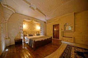 Queen Suite room in Castle Cave Hotel
