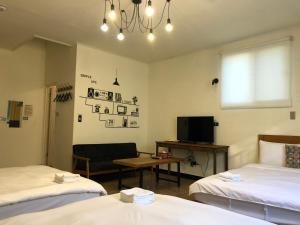 Phòng gia đình với phòng tắm riêng. (Family Room with Private Bathroom)