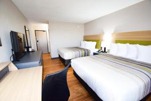 Queen Room with Two Queen Beds - Disability Access/Non-Smoking room in Country Inn & Suites By Radisson North Little Rock