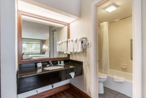 Queen Room with Two Queen Beds - Non-Smoking room in Quality Inn Boca Raton University Area