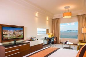 Phòng Deluxe hướng biển giường đôi (Deluxe Double Room with Sea View)