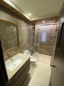 Phòng Bốn Người Có Phòng Tắm Riêng (Quadruple Room with Private Bathroom)