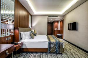 Standard King Room with Atrium View room in Clarion Hotel Golden Horn