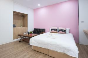 Giường đôi Có phòng tắm chung (Double Share Bathroom)